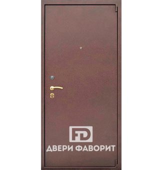 дверь в коттедж отделана цинкогрунтом