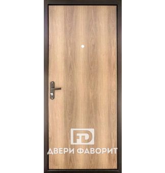 Дверь в квартиру со светлым ламинатом