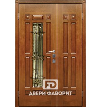 двустворчатая парадная дверь с кованым элементом и стеклом