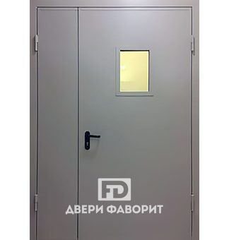 дверь двустворчатая оборудована стеклянной вставкой