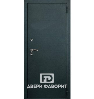 Недорогая дверь окрашена цинкогрунтом